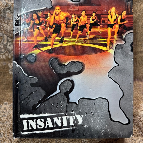 2009 Shaun T Insanity Workout Eight Disc Collection - Picture 1 of 4
